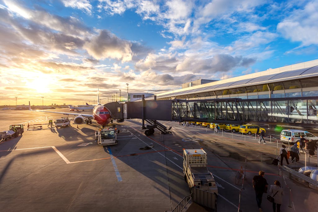 Airport Terminal - DCA vs IAD Guide
