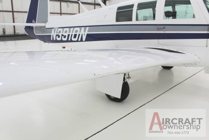Right side and main landing gear