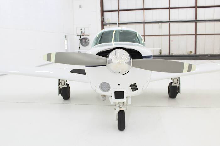 N3910N head-on, propeller and nose gear