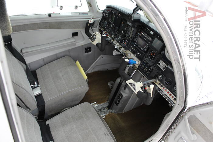 Cockpit entry and front seats